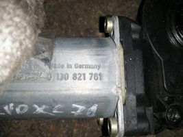 Volvo V70 Motorino alzacristalli della portiera anteriore 0130821761