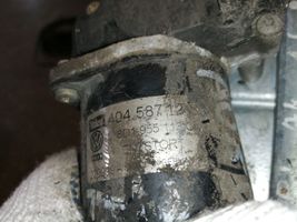 Audi A4 S4 B5 8D Etupyyhkimen vivusto ja moottori 8D1955113C