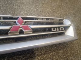 Mitsubishi Pajero Grille calandre supérieure de pare-chocs avant 