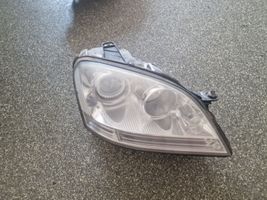 Mercedes-Benz ML W164 Lampa przednia 