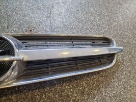 Opel Vectra C Grotelės viršutinės 464192822