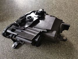 Mercedes-Benz SLK R172 Lampa przednia A1728204761