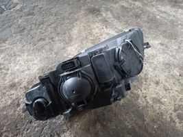 Audi A4 S4 B7 8E 8H Lampa przednia 