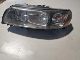 Volvo V70 Lampa przednia 30698835