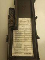 Volvo V70 Fuse box cover 9494211