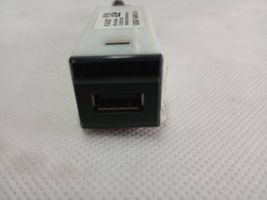 Mazda 3 Connettore plug in USB BDGF-669U0