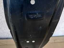 Toyota Yaris Pièce de carrosserie avant 611310D140