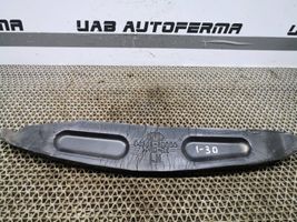 Hyundai i30 Supporto/guarnizione in poliuretano espanso del parafango 841411H000