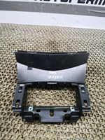 Nissan Qashqai Altri elementi della console centrale (tunnel) 681044EH0A