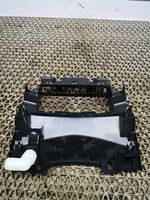 Nissan Qashqai Altri elementi della console centrale (tunnel) 681044EH0A