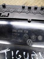 Volkswagen Tiguan Centrālais gaisa ventilācijas režģis 5NC819728