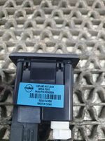Nissan Qashqai Gniazdo / Złącze USB 795405004