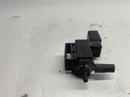 Volkswagen Touareg II Electrovanne soupape de dépression 037906283C