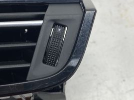 Audi Q3 F3 Dysze / Kratki nawiewu deski rozdzielczej 83C820901