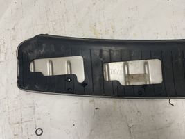 Porsche Cayenne (9PA) Rivestimento laterale della consolle centrale posteriore 7L5807787