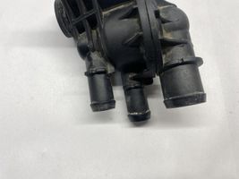 Ford Fusion II Boîtier de thermostat DS7G9K478DA