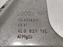 Audi Q7 4L Uchwyt / Mocowanie błotnika przedniego 