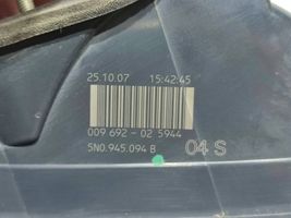 Volkswagen Tiguan Задний фонарь в крышке 5N0945094B