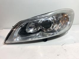 Volvo C30 Lampa przednia 31214805