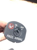 Volvo XC90 Interrupteur commutateur airbag passager 30658737