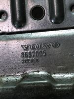 Volvo XC90 Mocowanie akumulatora 8697005