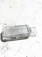 Audi Q7 4L Rivestimento del pannello della portiera anteriore 8d0947415