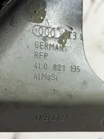 Audi Q7 4L Supporto di montaggio del parafango 4L0821135