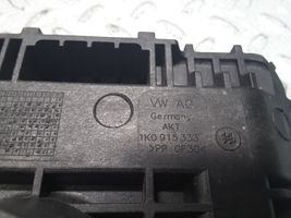 Volkswagen Jetta VI Vassoio batteria 1K0915333