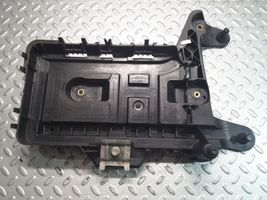 Volkswagen Jetta VI Vassoio batteria 1K0915333