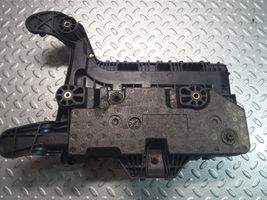 Volkswagen Jetta VI Boîte de batterie 1K0915333