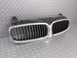 BMW 7 E65 E66 Grille calandre supérieure de pare-chocs avant 7037727