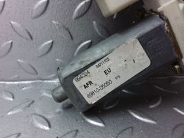 Toyota Avensis T250 Elektryczny podnośnik szyby drzwi przednich 6981005050