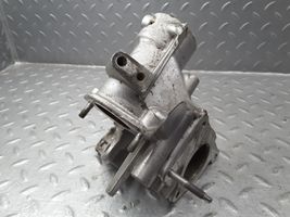 Nissan Juke I F15 EGR-venttiilin/lauhduttimen kiinnike 2509011