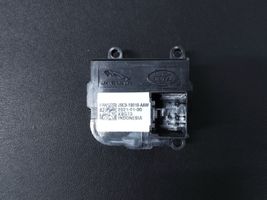 Land Rover Defender USB-pistokeliitin J9C319010AAW