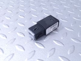 Citroen C4 III e-C4 Connettore plug in USB 98217039DX