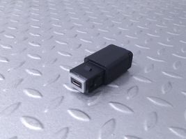 Citroen C4 III e-C4 Enchufe conector USB 98483947VV