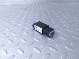 Citroen C4 III e-C4 Connettore plug in USB 98483947VV