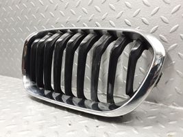 BMW 1 F20 F21 Maskownica / Grill / Atrapa górna chłodnicy 7371687