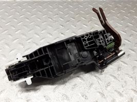 Toyota Yaris XP210 Takaoven ulkokahva 6921102934