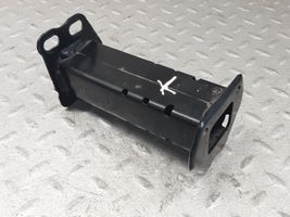 Toyota Yaris XP210 Jäähdyttimen kehyksen suojapaneelin kiinnike 2393498002