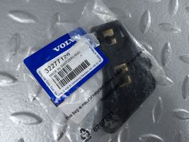 Volvo S60 Supporto di montaggio del parafango 32277126