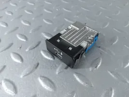 BMW X5 G05 USB socket connector 8711939