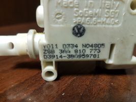 Volkswagen PASSAT B7 Serratura del tappo del serbatoio del carburante 3AA810773