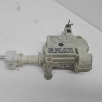 Volkswagen PASSAT B6 Serratura del tappo del serbatoio del carburante 3C0910773