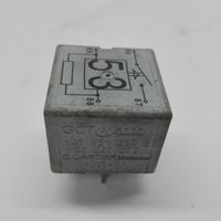 Volkswagen PASSAT B6 Coolant fan relay 141951253B