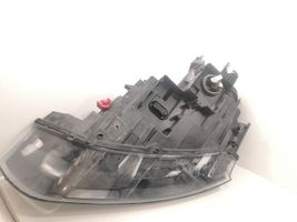 Audi Q3 8U Lampa przednia 8U0941032A