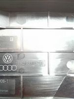 Audi Q3 8U Sulakerasian kansi 1K0937132F