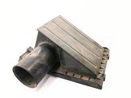 Nissan Navara Oro filtro dėžės dangtelis 6742258