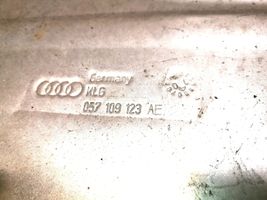 Audi A8 S8 D4 4H Osłona paska / łańcucha rozrządu 057109123AE