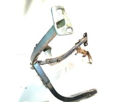 Audi A8 S8 D3 4E Supporto di montaggio del parafango 4E0821138